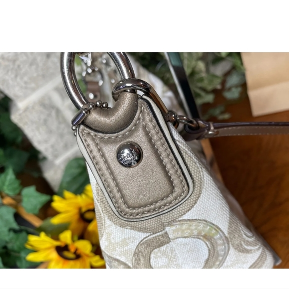 COACH Op Art Hobo - Picture 6 of 15